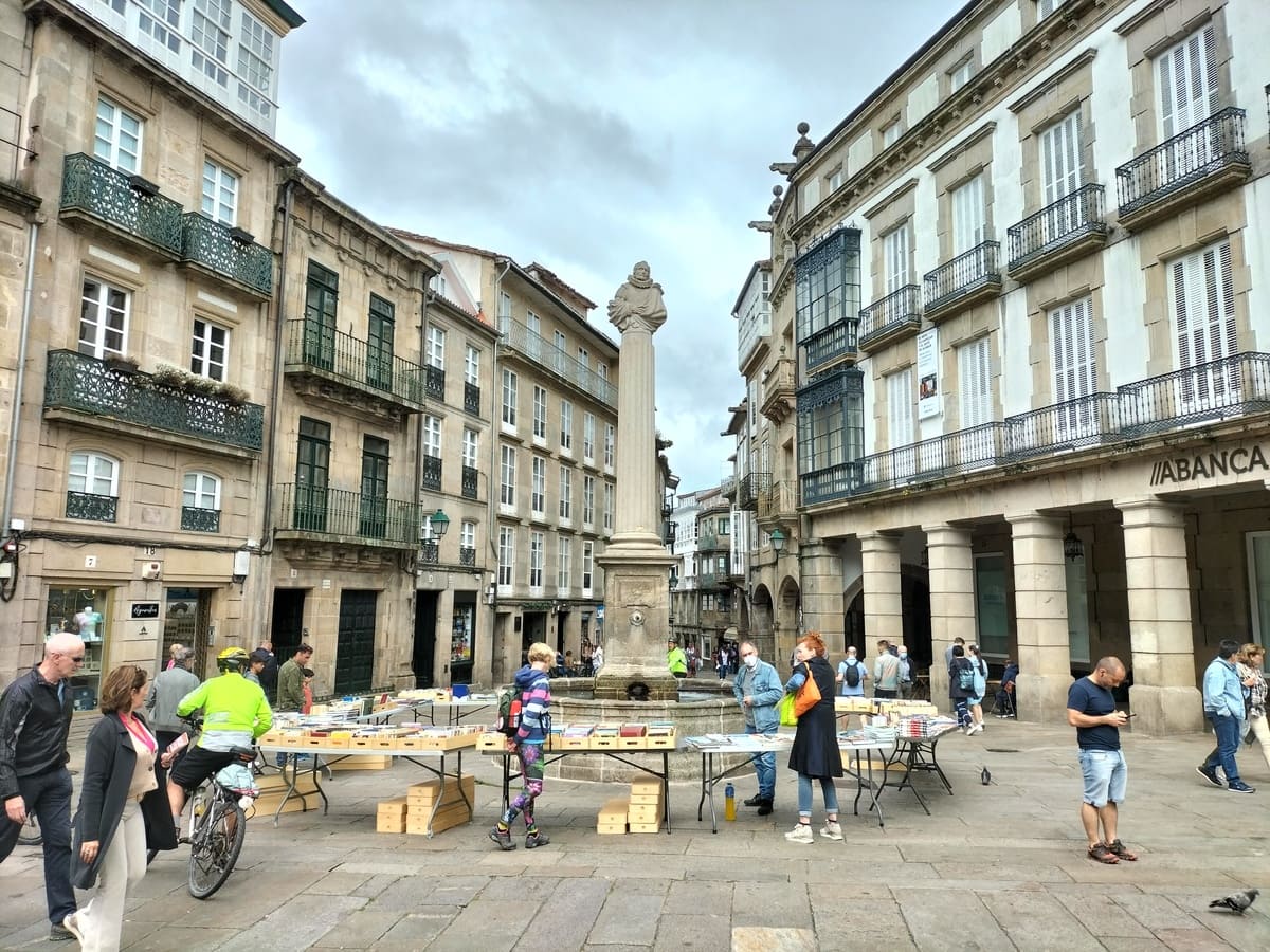 Plaza de Cervantes en Santiago de Compostela | Historia y tradición