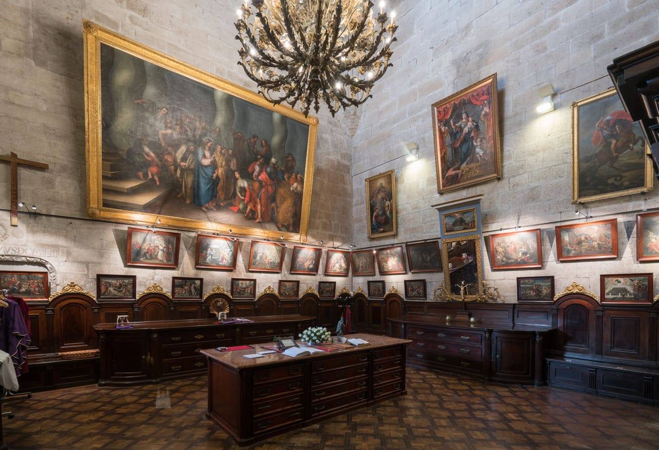 La Sacristía de la Catedral de Santiago: Historia, Arte y Tesoro Litúrgico