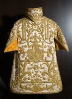 Dalmática que forma parte del terno de don Pedro de Acuña y Malvar. Seda y oro, finales del XVIII-principios del XIX.