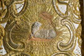 Casulla que forma parte del terno de don Pedro de Acuña y Malvar. Seda y oro.