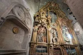 Descubre la mágica Capilla de la Concepción en la Catedral de Santiago, donde el arte renacentista y la historia se entrelazan en cada rincón. 