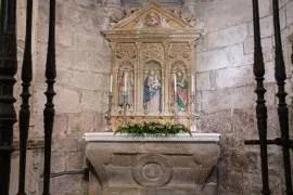 Capilla de San Bartolomé o de Santa Fe. Retablo y altar.