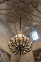 Detalle de la lámpara donada por Montero Ríos, antiguamente ante la capilla mayor de la catedral.