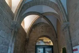 Palacio de Gelmírez. Interior del zaguán en el acceso desde la Plaza del Obradoiro.