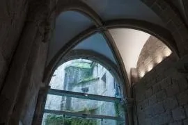 Detalle de la bóveda de crucería en el zaguán de acceso desde la Plaza del Obradoiro al Palacio de Gelmírez.