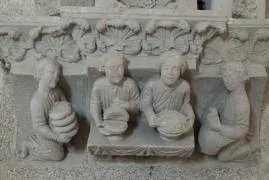 Detalle de uno de los capiteles del “Salón de ceremonias” del Palacio de Gelmírez.