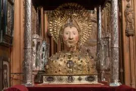 Capilla de las Reliquias. Busto-relicario de Santiago Alfeo. Escuela compostelana, 1322. Plata sobredorada y pedrería.