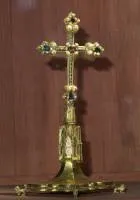 Cruz de las Perlas. Taller parisino del último tercio del XIV. Oro, plata sobredorada, gemas, perlas y esmaltes.
