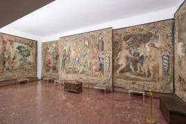 Vista general de la sala con los tapices de taller de Bruselas sobre cartones de Rubens con pasajes de la vida de Aquiles.