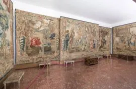 Vista general de la sala con los tapices de taller de Bruselas sobre cartones de Rubens con pasajes de la vida de Aquiles.