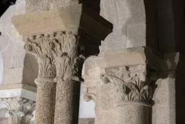 Detalle de los capiteles del triforio