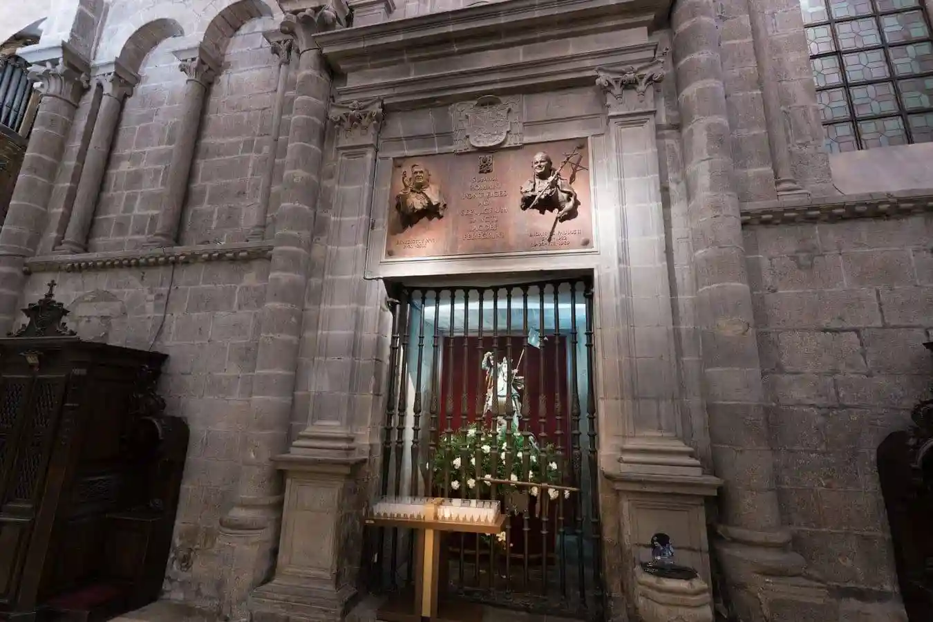 El camarín de Santiago Matamoros se abre en el brazo norte del trasepto