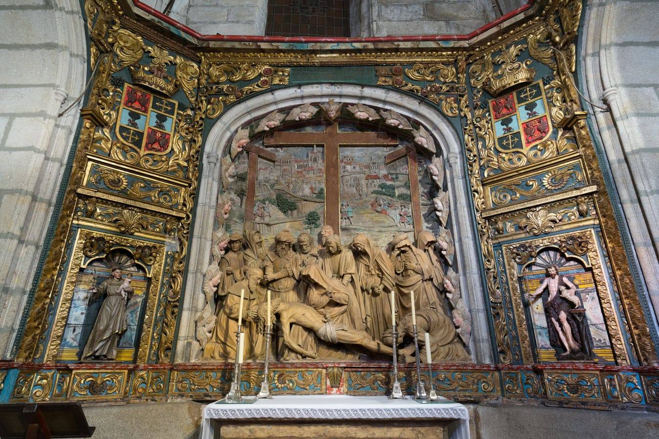 Capilla de Mondragón. Retablo de terracota de Miguel Perrín