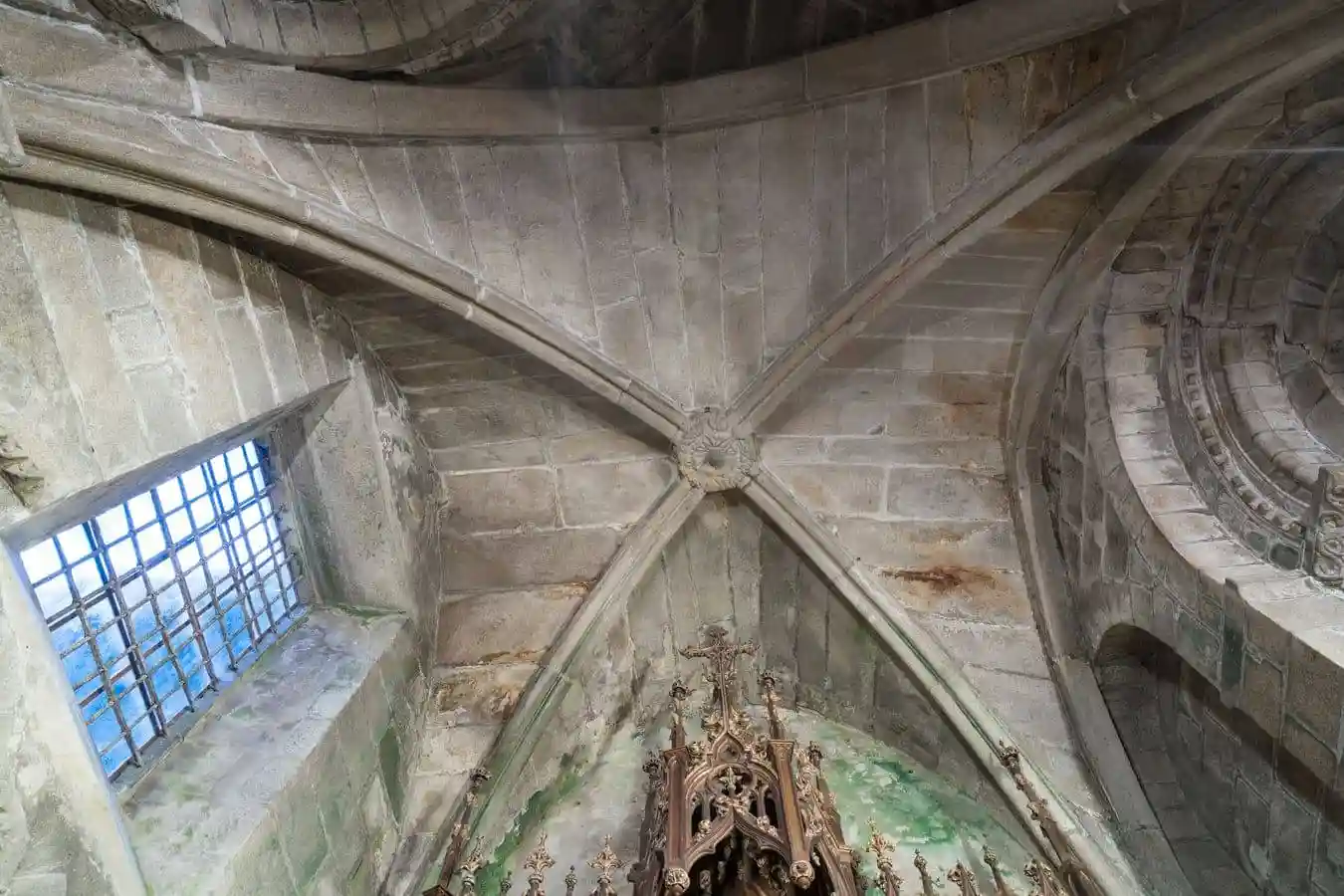 Detalle de la bóveda de crucería que cubre la capilla de Nuestra Señora la Blanca.