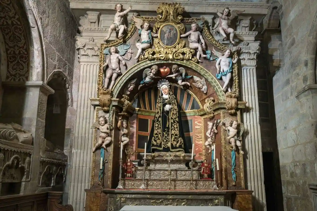 Detalle de su retablo de la Soledad que estuvo en el trascoro de la catedral hasta mediados del siglo XX