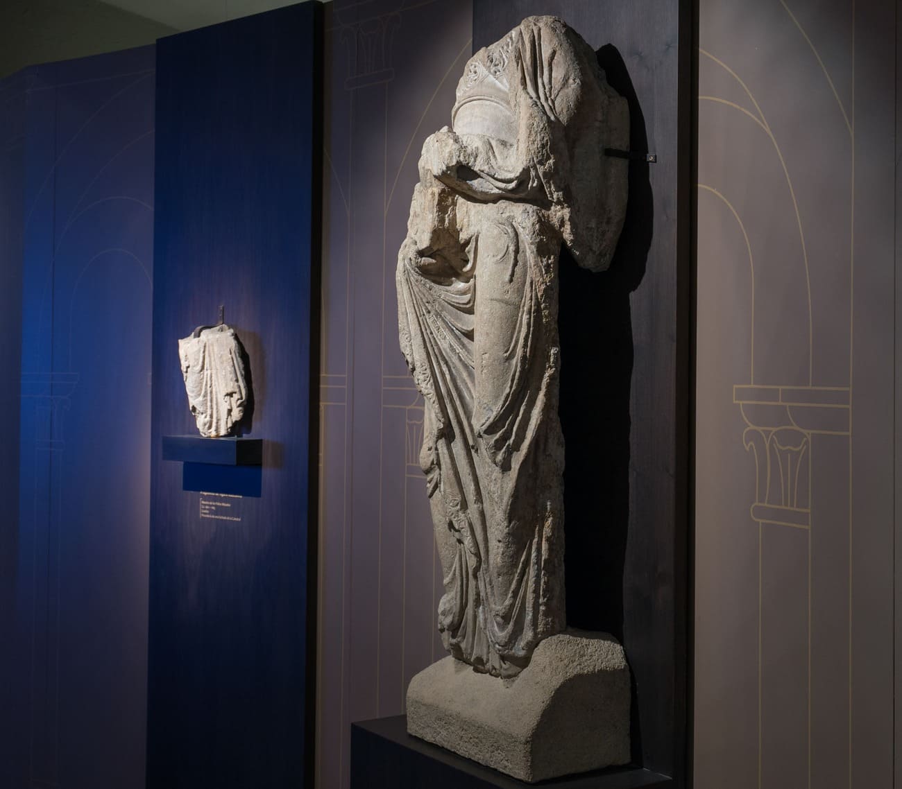 Figura descabezada identificada como un Cristo Redentor