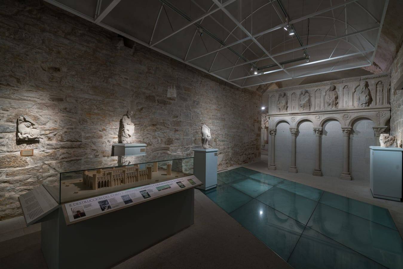 Museo de la Catedral. Sala dedicada a la reconstrucción del Coro del Maestro Mateo.