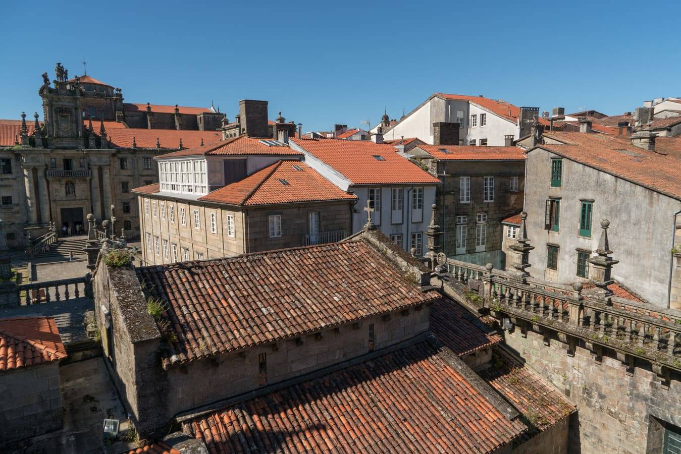 La fachada barroca de la Quintana integró la Corticela en el perímetro de la Catedral y cegó la estrecha calle que quedaba entre ambas iglesias.