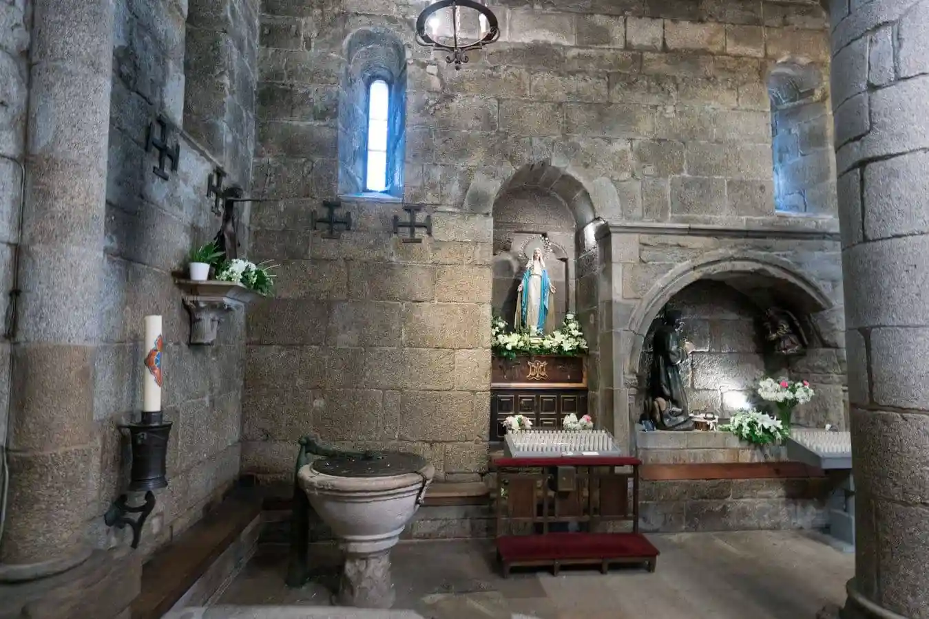 Interior de la Corticela. El baptisterio