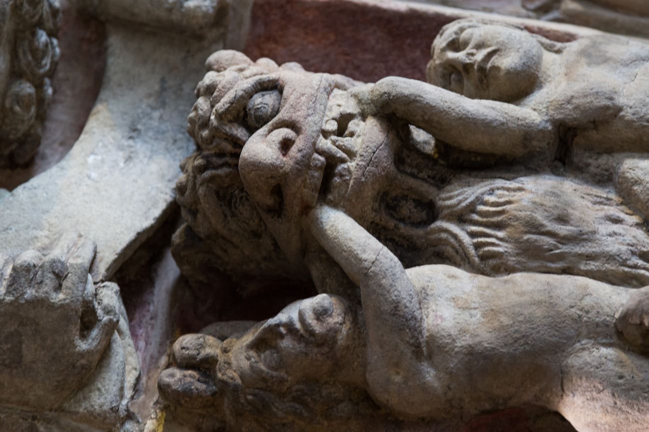 Los condenados torturados por demonios