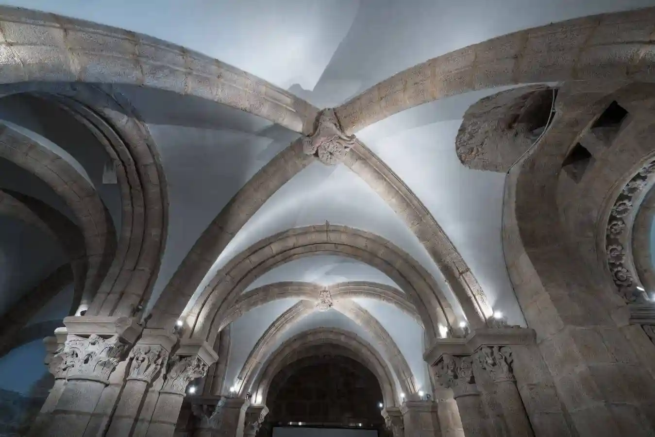 Cripta del Pórtico de la Gloria. Detalle de las bóvedas de crucería.