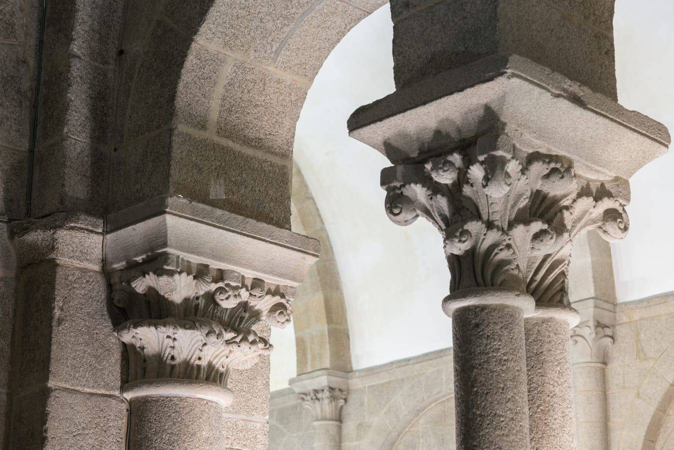 Detalle de los capiteles del triforio