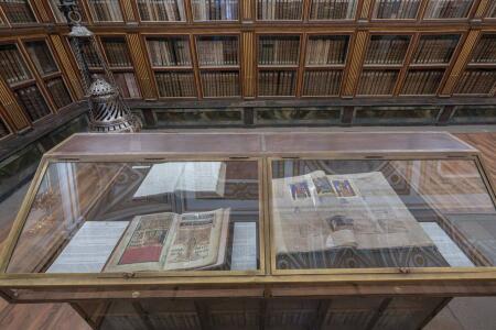 En la biblioteca se expone el Botafumeiro y fac-similes del Códice Calixtino