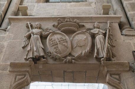 Obra de Tomás Gambino, detalle de las armas del impulsor de la construcción de la capilla de la Comunión.
