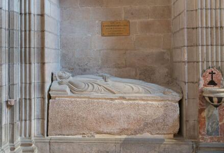 Sepulcro de Fernando II de León, del taller del Maestro Mateo.