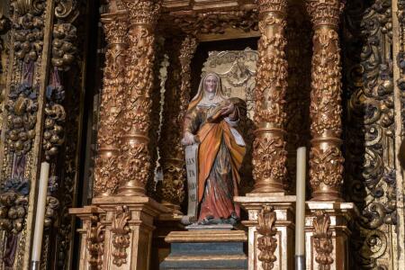 Capilla de San Juan. Detalle de la hornacina central del retablo, con la imagen de Santa Salomé.