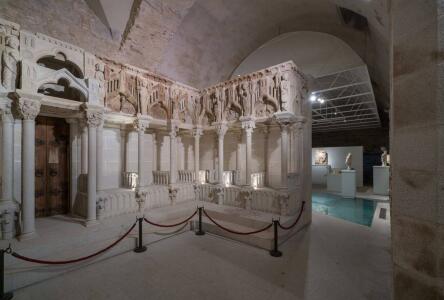 Museo de la Catedral. A partir de la puerta, los canónigos iban ocupando puestos fijos en los sitiales del coro, según su cargo en orden de importancia