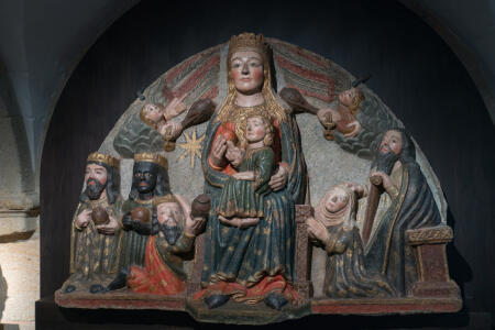 Museo de la Catedral. Tímpano de doña Leonor. Segundo cuarto del S. XIV y procedente de la capilla de doña Leonor. Granito policromado