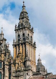 La Torre de las Campanas. Si se mira atentamente se puede apreciar una ligera inclinación en ella.
