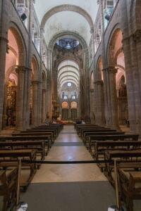 El crucero de la catedral visto desde la puerta norte o de la Azabachería
