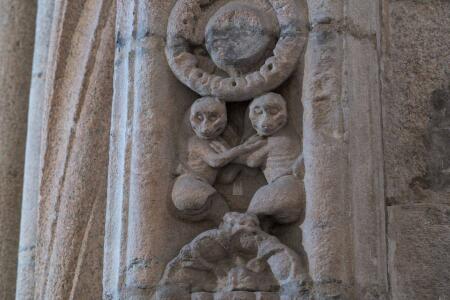 Cripta del Pórtico de la Gloria. Detalle de una de las jambas de los arcos que, antiguamente, eran los de acceso a la cripta.