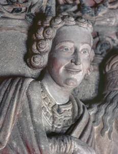 Detalle de uno de los rostros más conocidos del arte románico europeo: la sonrisa del profeta Daniel.
